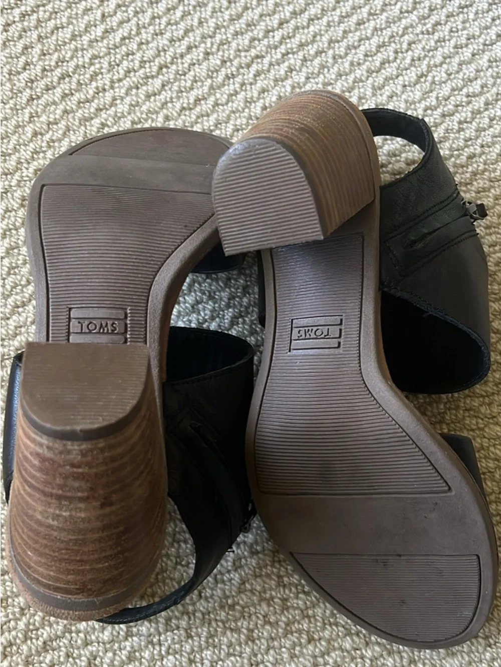 TOMS Women’s Wedge Sandals Brown Cork Wedge Black Straps Size 8